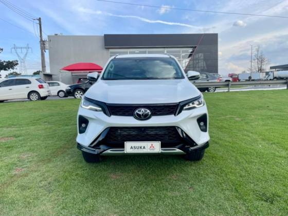 TOYOTA HILUX SW4 2.8 D-4D TURBO DIESEL SRX 4X4 AUTOMÁTICO